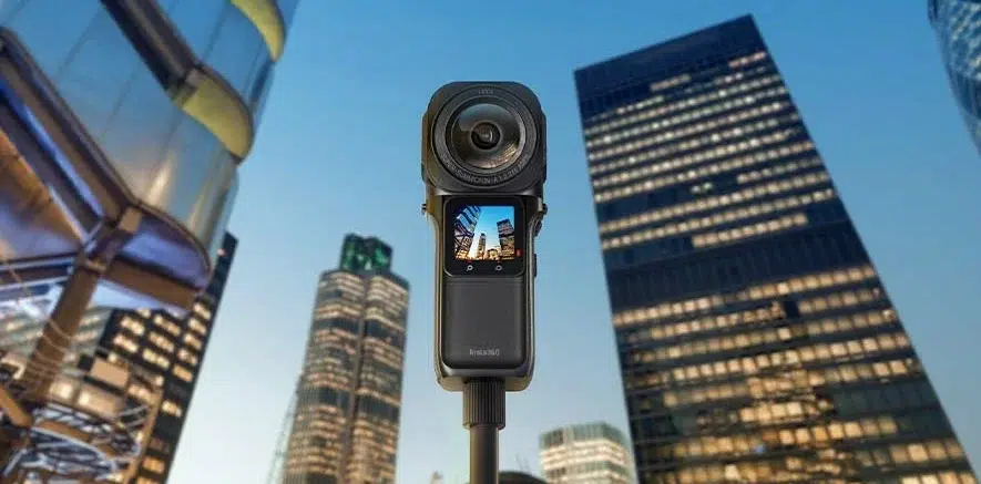 Caméra Insta360 professionnelle utilisée pour la capture de scénarios thérapeutiques en réalité virtuelle.